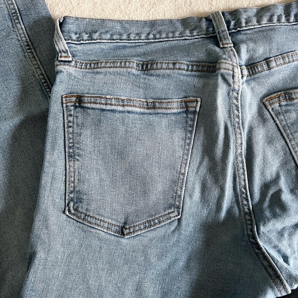 Old Navy Athletic Straight Leg Light Wash Jeans - Picture 5 of 8